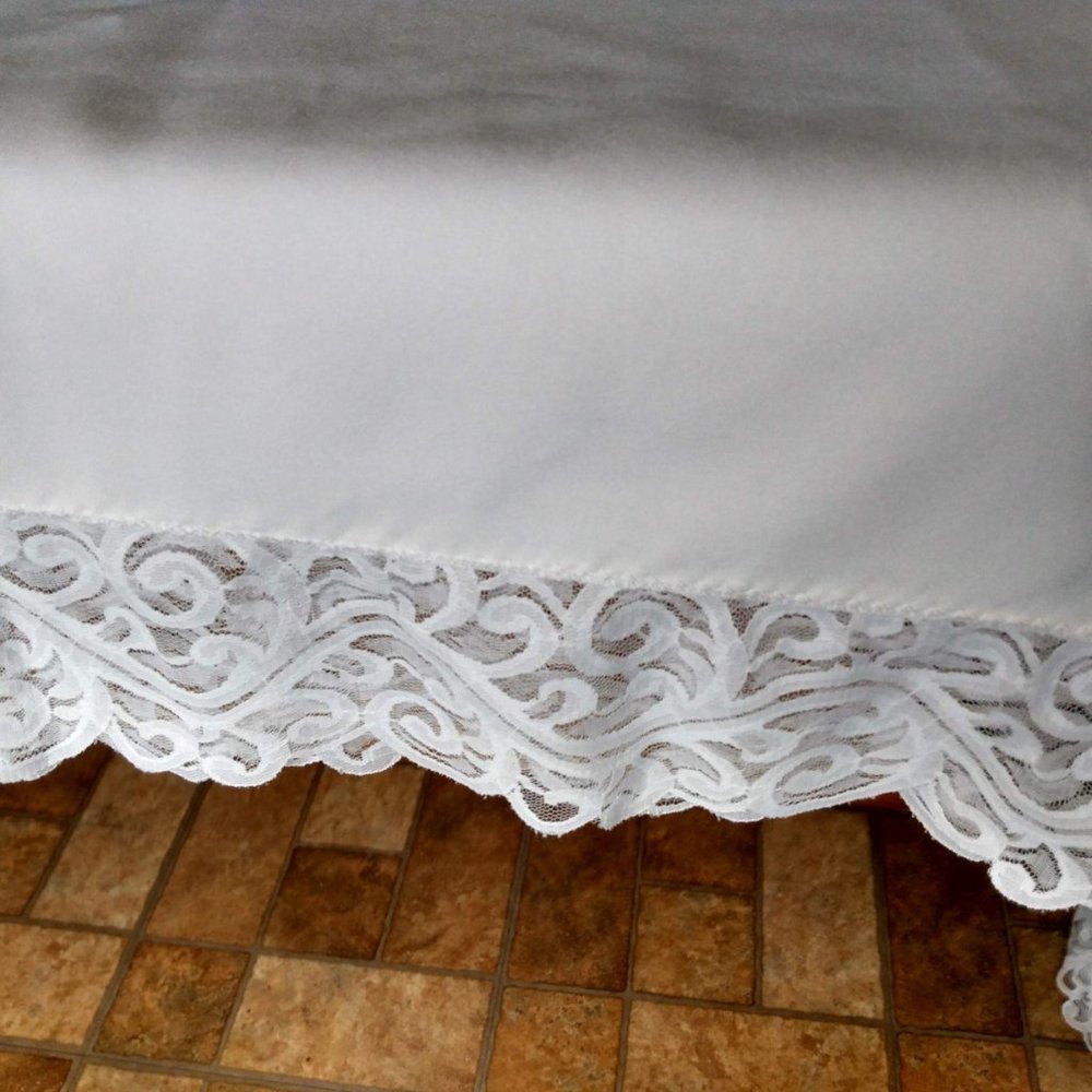 110 x 66 (with Lace) Polyester & Lace Oblong Tablecloth White